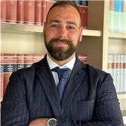 Sono un giovane avvocato che lavora in un importante studio Firenze. Offro lezioni personalizzate e ripetizioni per esami e tesi